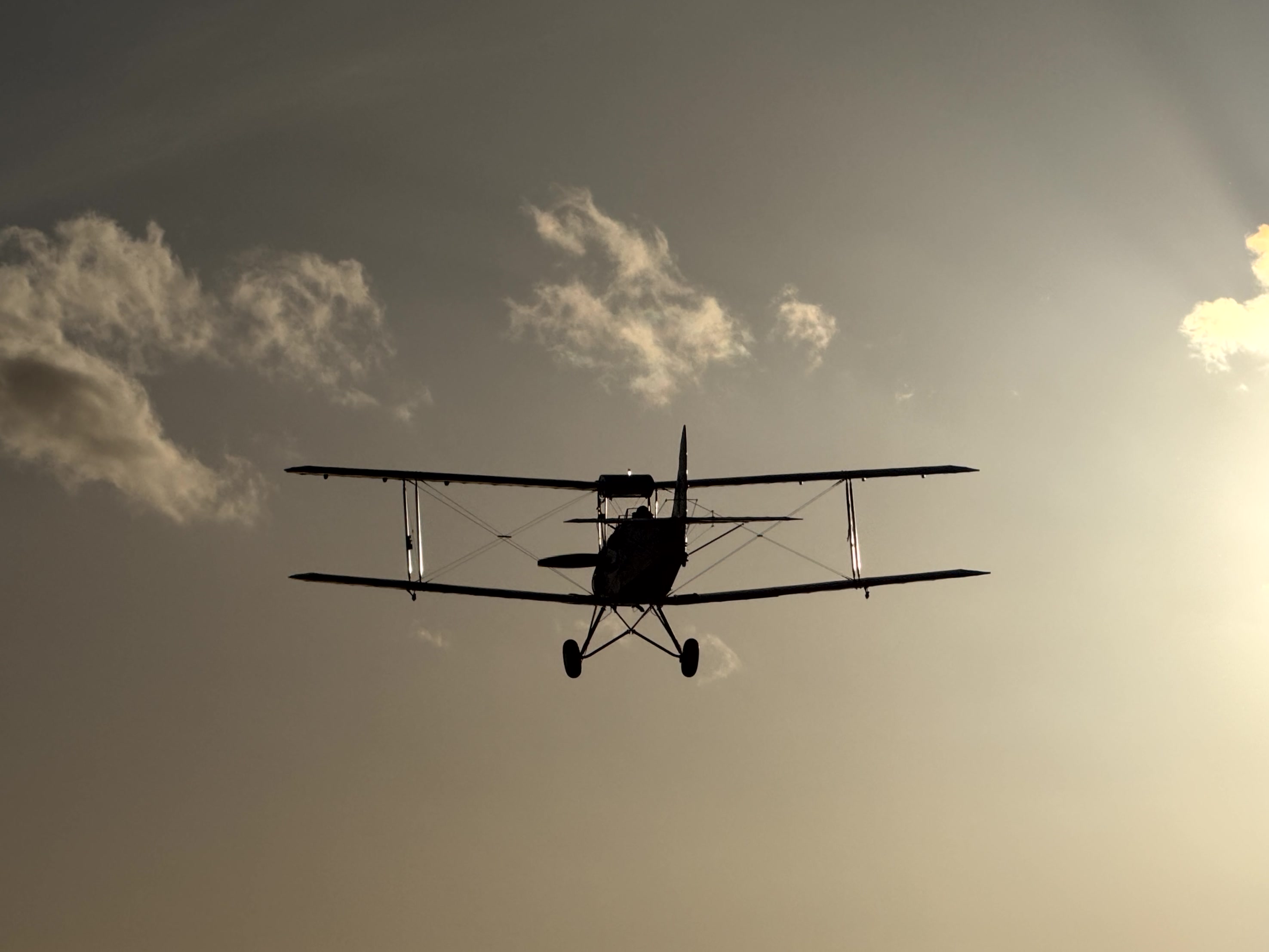 Tiger Moth leaving Croft Farm
